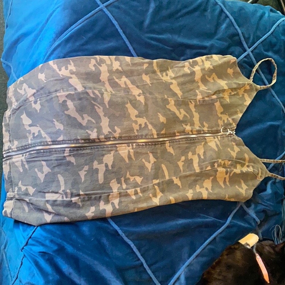 Camo front zip
